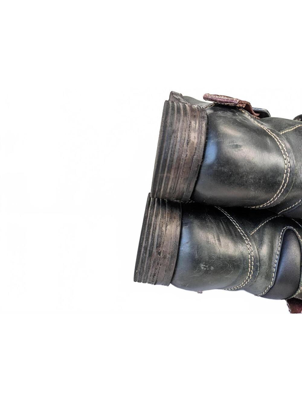 FLY LONDON distressed Leather Short SELI700 ENGINEER boot w oxblood/brown strap. - Picture 8 of 11